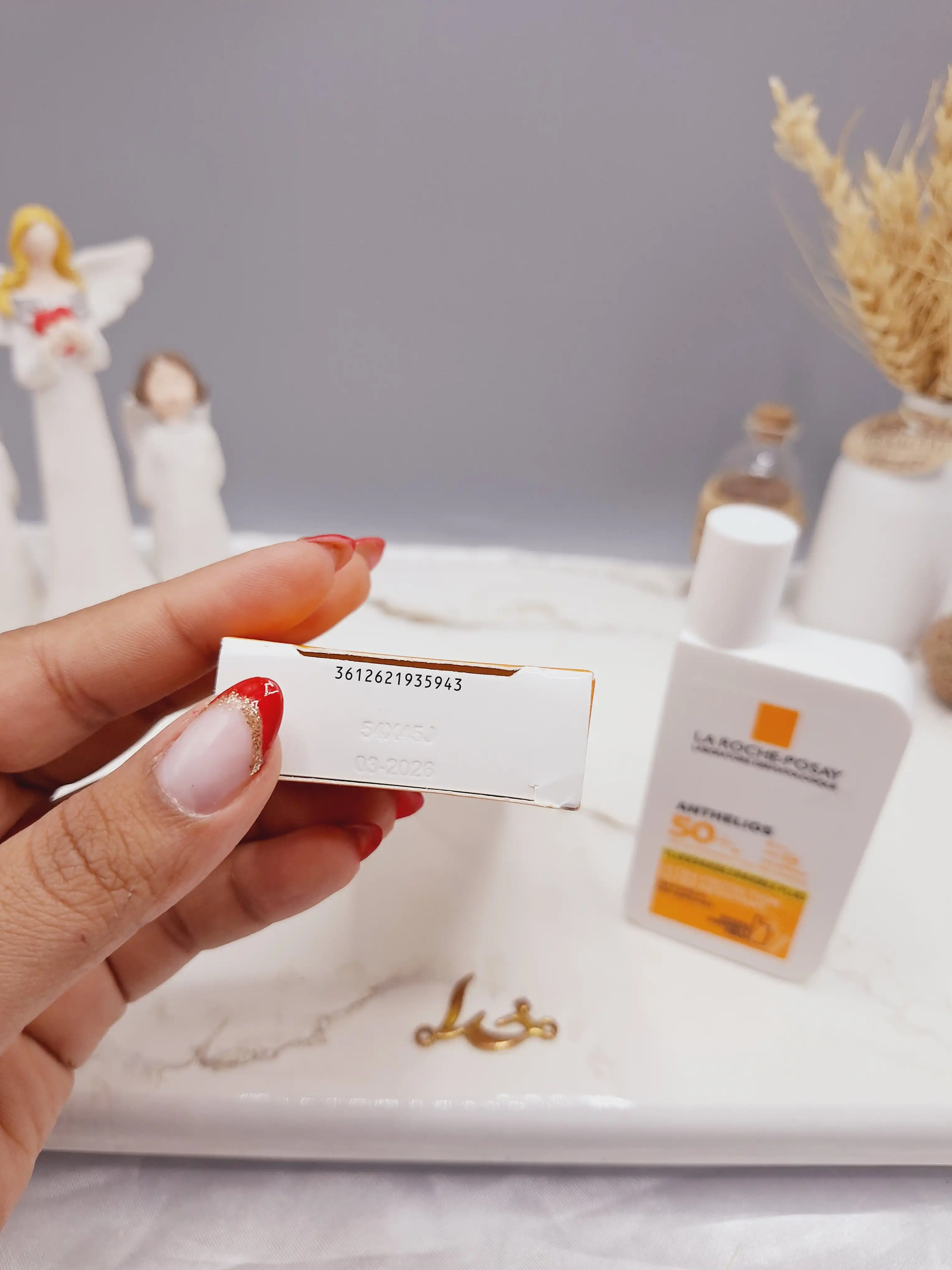 ضد آفتاب بی رنگ لاروش پوزای با spf50 ساخت امارات کد 2662