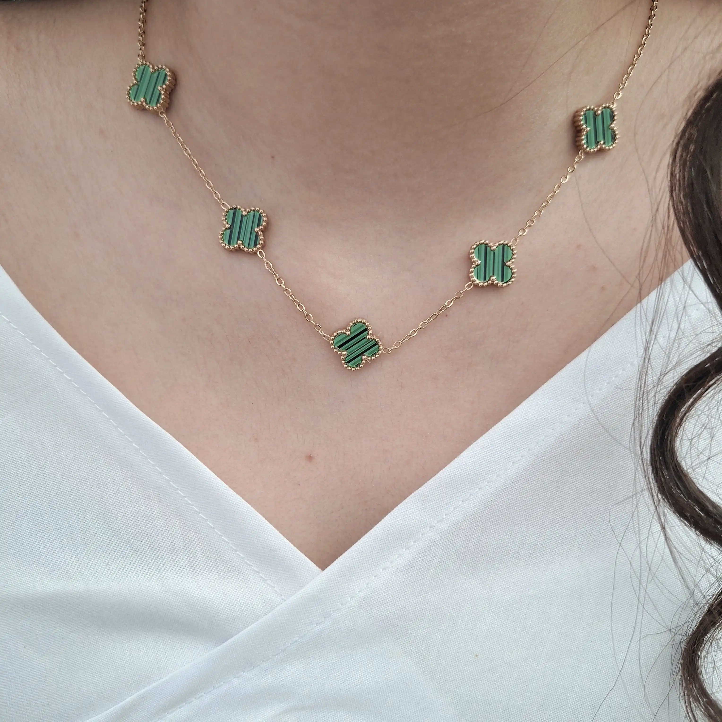 گردنبند طرح ونکلیف سبز زیبا رنگ ثابت
